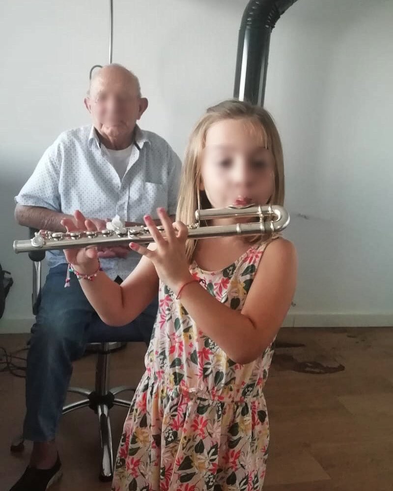 FlautaO's tweet photo. 🌈Que bonito cuando hacéis conciertos a vuestros abuelos 😍
.
Que la música no pare 🎶
.
.
.
.
#flautaonline #flauta #flautasuzuki #aprenderflauta #suzukiflute #musicafamilia #musicaniños https://t.co/pRg9PBxxwo