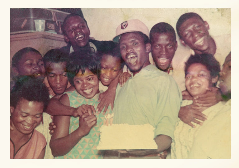 Seeing images of Biko's lifeless body on the TL so let me just do a cleanse. I'll start with this image supplied by historian and librarian Mwelela Cele from his family archive for New Frame. This was taken in 1969 at a birthday party.