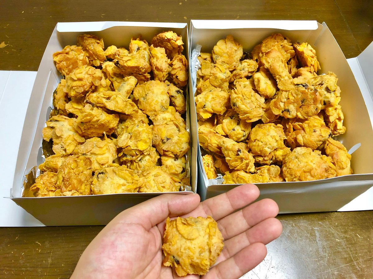 ばりえた 今日のお菓子教室のクッキーは 予想の倍の量を作ってきてコーヒー吹いたわw 子どもたちは教室で食べてきたみたいで お腹いっぱいだってさ 1個が結構大きいし レーズン入ってるのでお腹膨らむ さて あと117個残ってるな