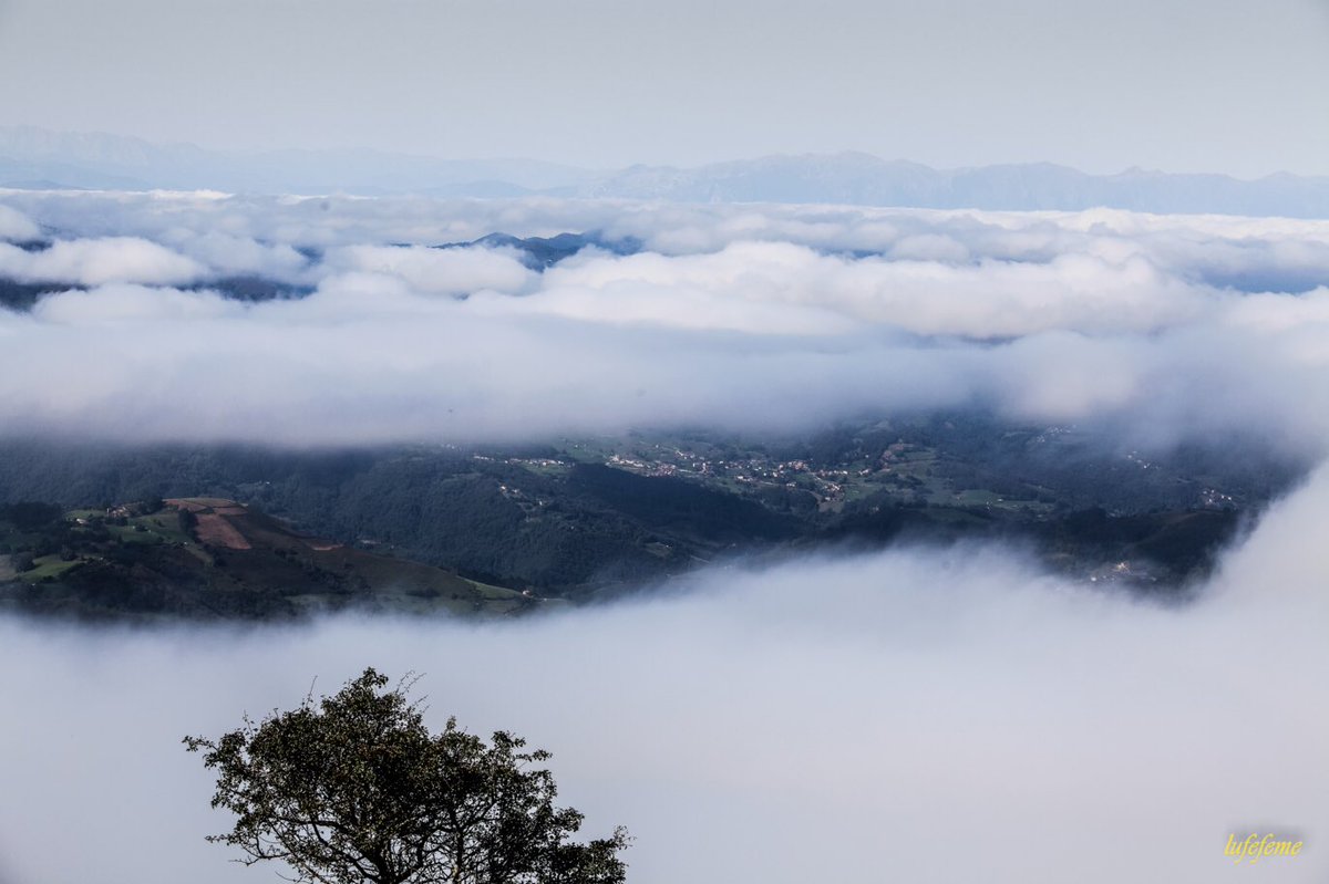 Hoy no celebraremos el acto en recuerdo a los asesinados en el Pozu Funeres, por la crisis sanitaria. Pero les recordamos y recordaremos subiendo fotos de otros años. A las 12, en las redes de la FSA, emitiremos un vídeo de recuerdo y análisis de la situación política.