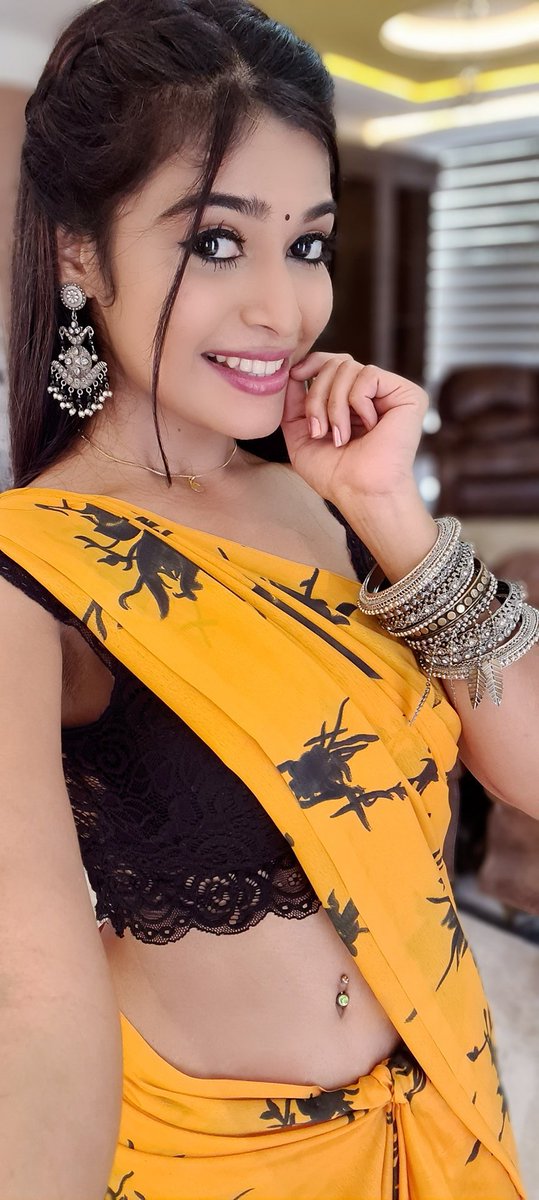 DarshaguptaS's tweet photo. The happiness of your life depends on how to thought ❤❤
#DharshaFansTrends 
#dharshagupta 
@DharshaGupta https://t.co/7DhMhltB02