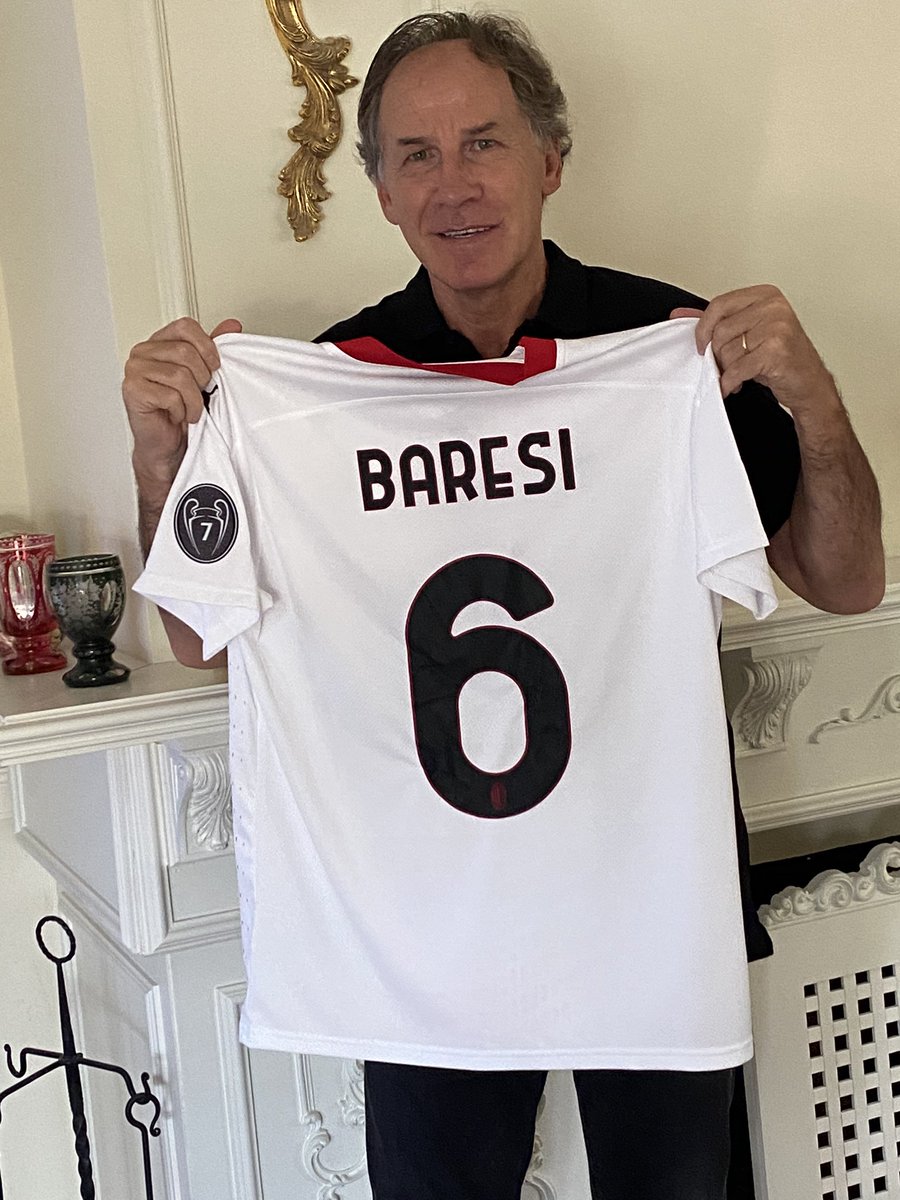 Che omaggio!! La nuova maglia bianca away, quanti ricordi ❤️<a href="/acmilan/">AC Milan</a> #THISISMILAN