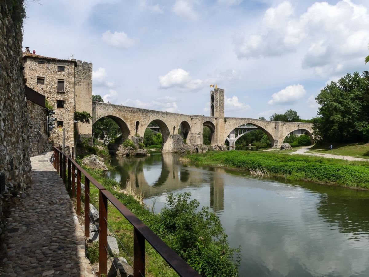 VisitCostaBrava's tweet image. "Un cadeau au top du top : un tour au-dessus des volcans de la Garrotxa, près de Olot" 💜
 
✍ @claironyva

👉 bit.ly/2NgL1AQ

#inPyrenees @turismegarrotxa
