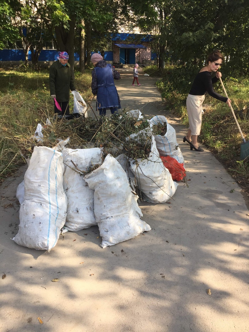 Сотрудники МУ "ПК "Космос" приняли участие в общеобластном субботнике
#областнойсубботник
#КлубКосмос