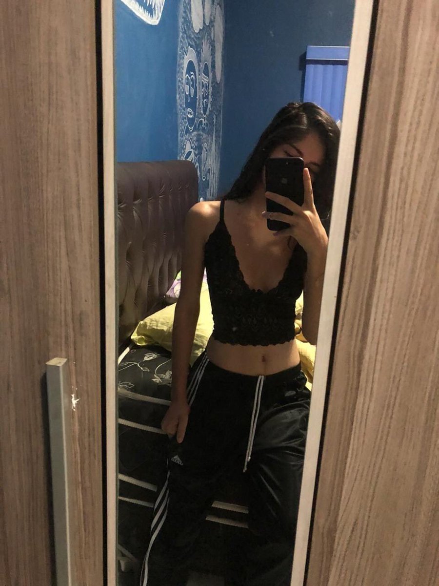 LAURA_T0's tweet photo. 2019 // 2020 https://t.co/E4lk8BdjFQ