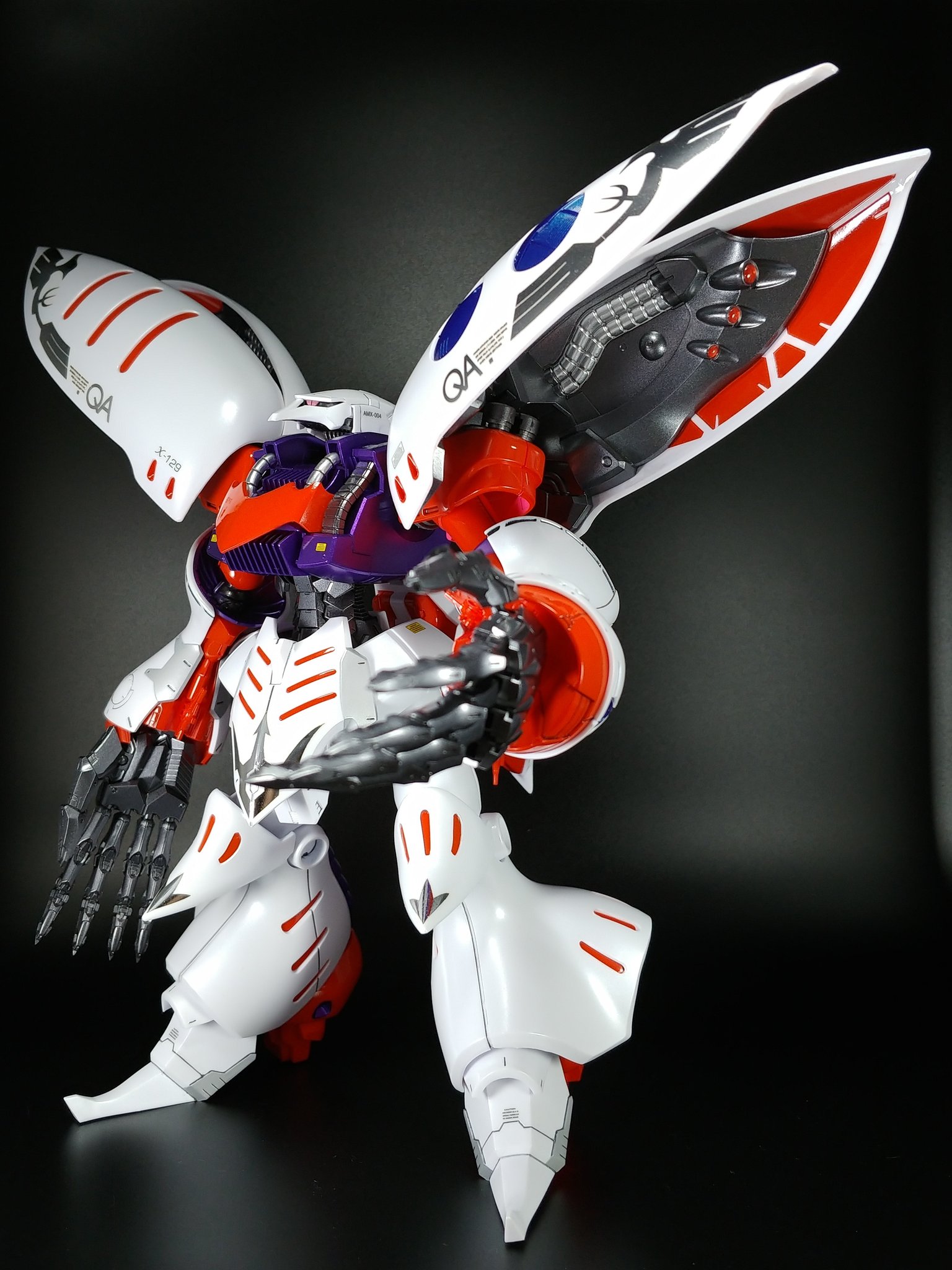 まぐろん Gp Mg キュベレイ アンベリール 完成 Ghlの作例にあった鮮やかな赤とのハイコントラストは再現出来た かな もっとツヤテカに仕上げたかったけど 研ぎ出し無しの限界を痛感しました そしてやっぱりデカールは難しい みんなでガンプラ