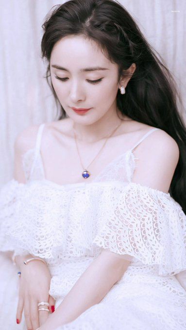 Happy birthday to the Goddess of China and Queen of cdrama 
\"Yang Mi\"  