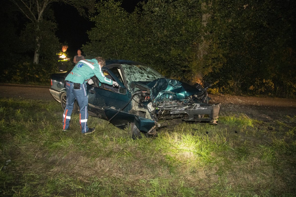 Bijrijder raakt gewond bij eenzijdig ongeval in Bontebok - #Friesland -..