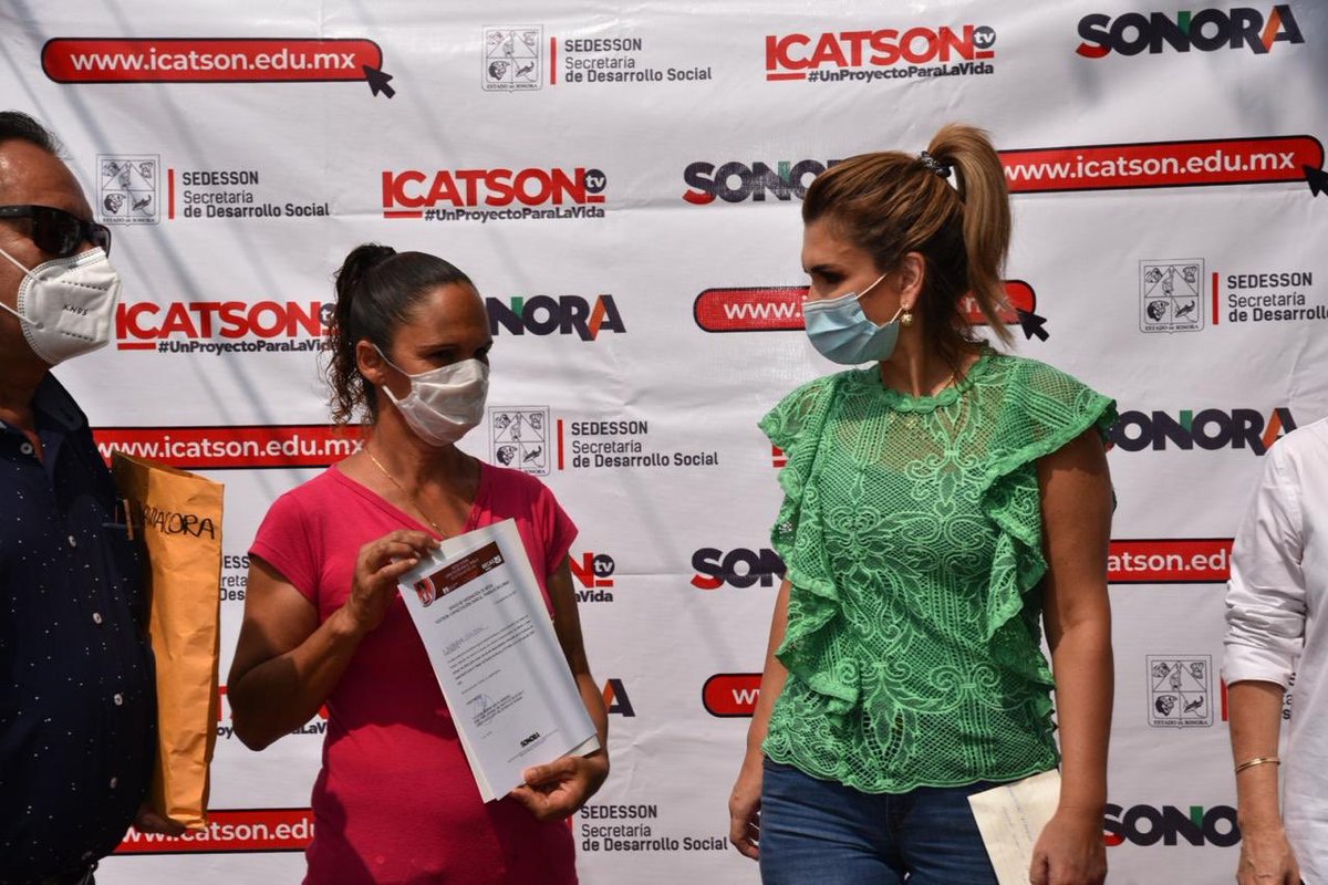 ClaudiaPavlovic's tweet photo. En #Baviácora, junto al presidente municipal Juan Francisco Huguez, entregamos becas y aulas móviles, además de arrancar el Programa @IcatsonS TV, gracias al convenio pactado con @telemaxson, y a través del cual, impulsaremos la capacitación a distancia de actividades esenciales. https://t.co/UVEGpuyPdq