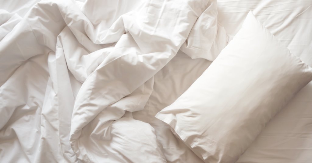 WebMD's tweet image. How often are you washing your bedding? Ideally, you should launder them weekly, or at least every other week. But a recent survey found that Americans tend to go 25 days between washes. 😮 wb.md/3idQ037