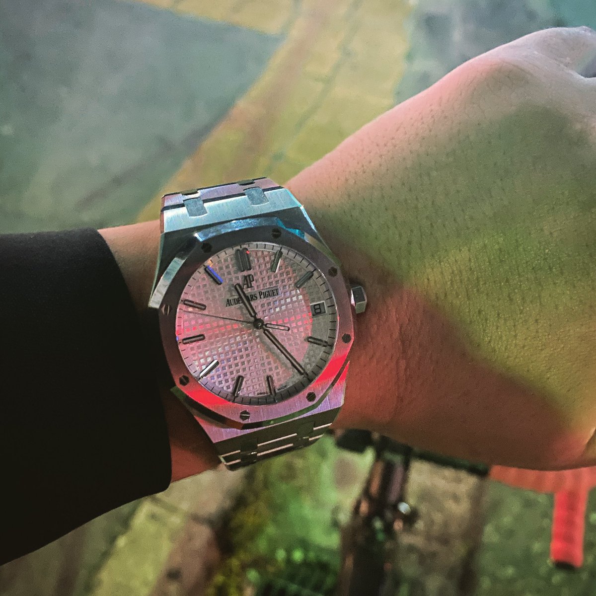 Watch_Bear_'s tweet photo. ある意味、一番の安全運転のお守りです。
#AP #audemarspiguet #royaloak #オーデマピゲ #ロイヤルオーク #15500st #ロードバイク https://t.co/KXiCGOVQlx