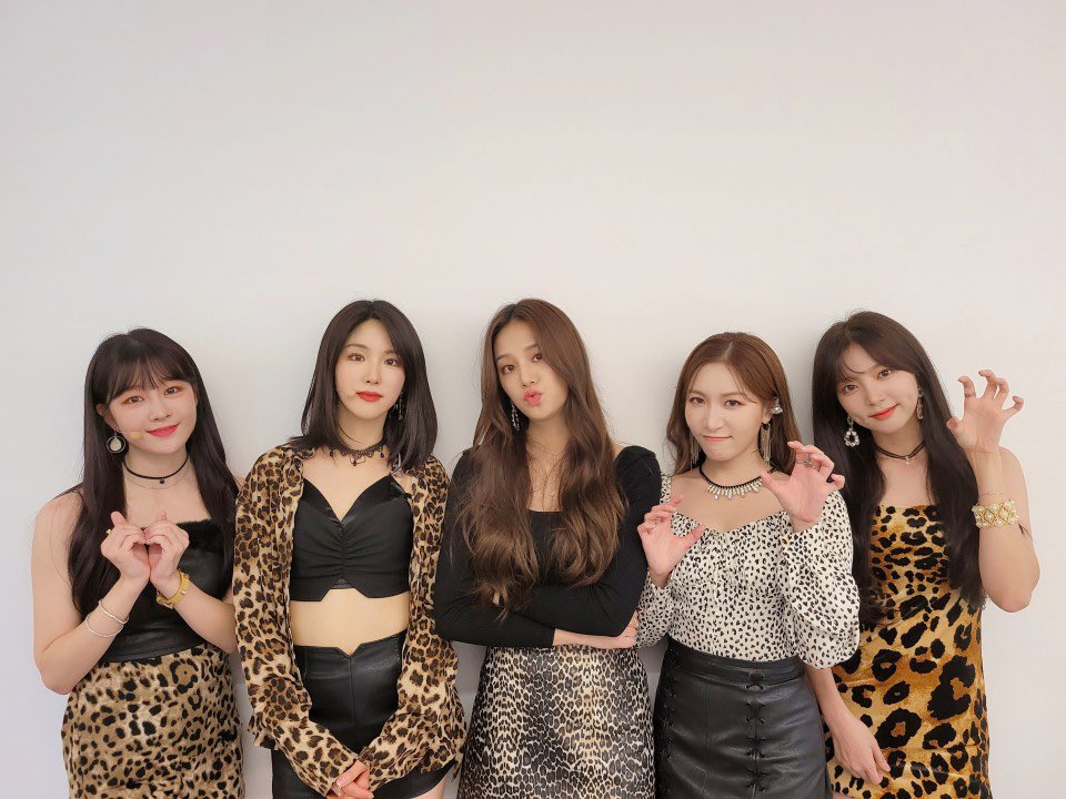 LABOUM_JAPAN's tweet photo. #LABOUM 
Premium Onlie Concert 2020 1部終了🎶

皆さま、久々のLABOUMのライブはいかがでしたか？
たくさんの応援、ありがとうございます‼️
2部も楽しみにしてくださいね❤️

【2部開演】18:30～
（終演後、オンラインサイン会を行います。）

チケット予約ページ▶️
https://t.co/BXbxmvsuwP https://t.co/PDgZnTKTLj