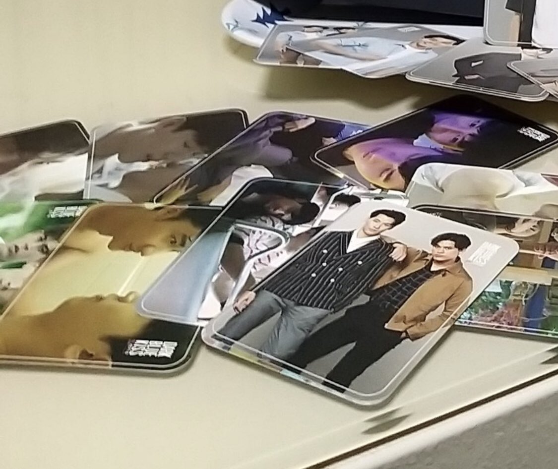 polcas remained grateful even with that fact bc we are just relieved and so happy that DBK will get a DVDBUT 'LO AND BEHOLD WHEN IT CAME OUT- no announcement about the bear looking like this- recycled photos and series stills used in the photocards- ep1 kiss cut shorter