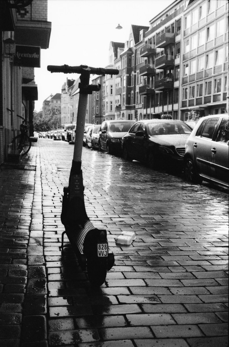 JohnnyXIII1984's tweet photo. Rainy streets

Leica M6
Summicron-C 40mm f2
Ilford Delta 400

#fineartphotography #leica #leicaphotography #35mmfilm #bnw #bnwphotography #blackandwhitephotography #blackandwhite #photooftheday #filmphotography #monochrome #streetphotography #travel #travelphotography #city #rain https://t.co/6CyAxPm5Qp