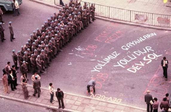 gazeteche's tweet image. Yolumuz çayanların yoludur !

#DEVSOL #12EYLÜL