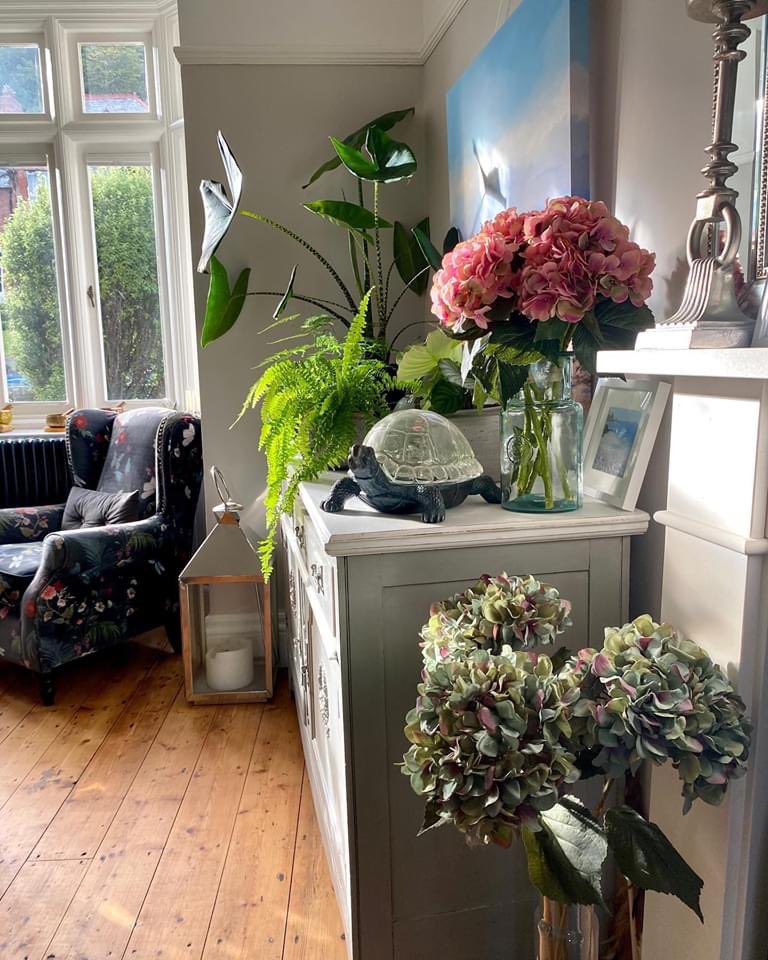 HHolmedale's tweet photo. How long can I keep my hydrangeas out? I love them and donโt want to move them...
Iโm having CHILL TIME today - Iโve decided Tuesdays and Saturdays are โME-TIMEโ days ๐ฅฐ have you got any plans for today?
#homestyling #homeaccounts #interioraccounts
#hydrangeas #fauxflowers https://t.co/ZfedWAoeEc