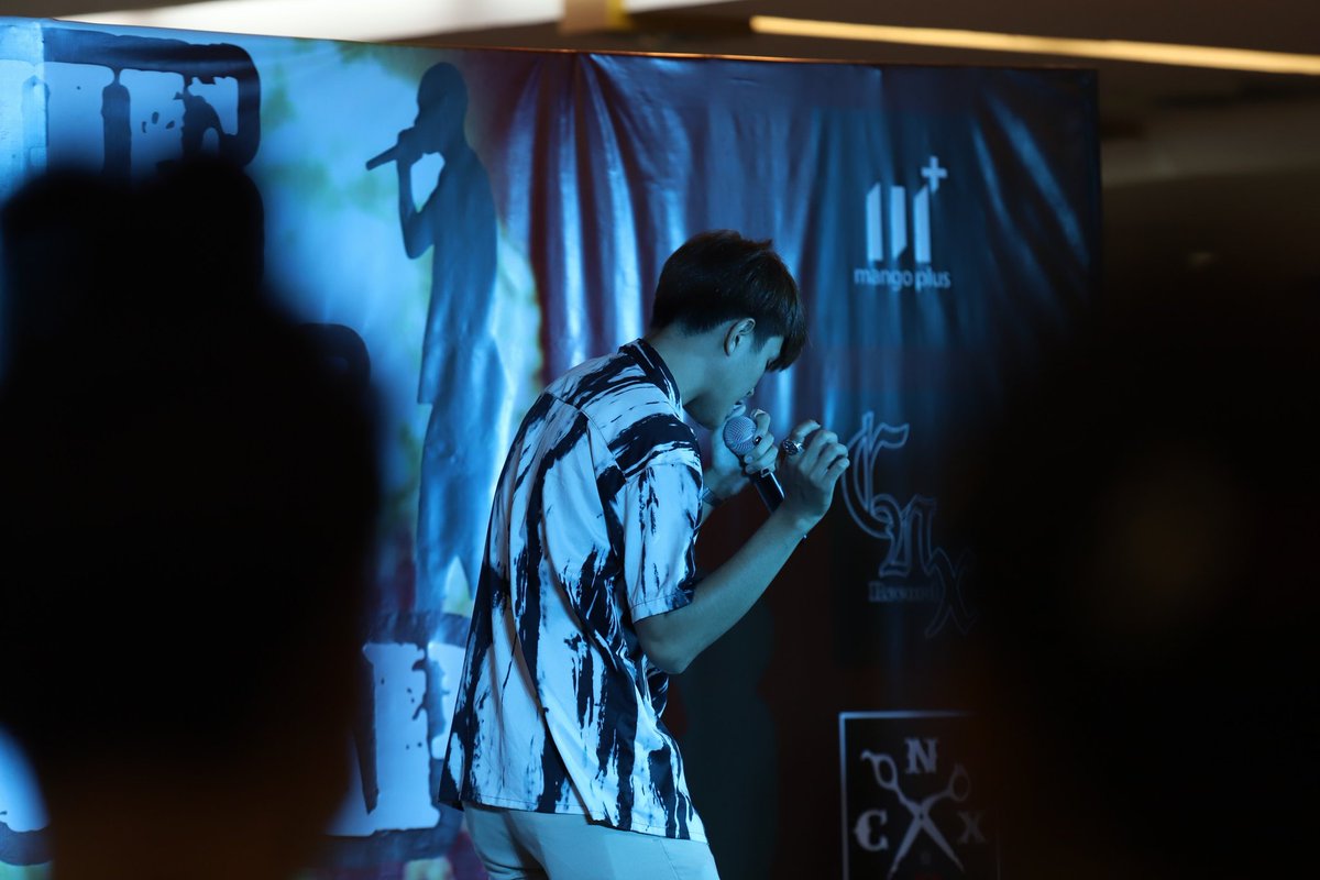 kadsuankaew's tweet photo. #rap #battle https://t.co/y1zTkeaSd5