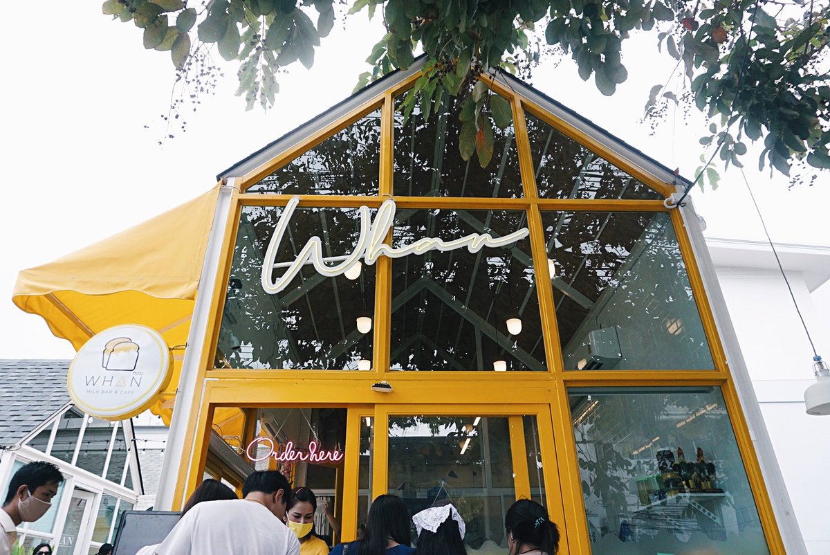 aearReview's tweet photo. ＷＨＡＮ ＣＡＦＥ＇ 📸🥤
ร้านคาเฟ่น่ารักๆ ที่ตกแต่งด้วยโทนสีเหลือง ทุกมุมของร้านคือถ่ายรูปได้หมด พนักงานในร้านก็น่ารัก บริการดี ราคาก็ดีนะ ใครมองหาคาเฟ่น่ารักๆ ลองไปร้านนี้ได้เลยจ้ะ 
📍พัทยา
@aroii #คาเฟ่พัทยา #รีวิวพัทยา #รีวิวคาเฟ่ https://t.co/vQQAjCQUWw