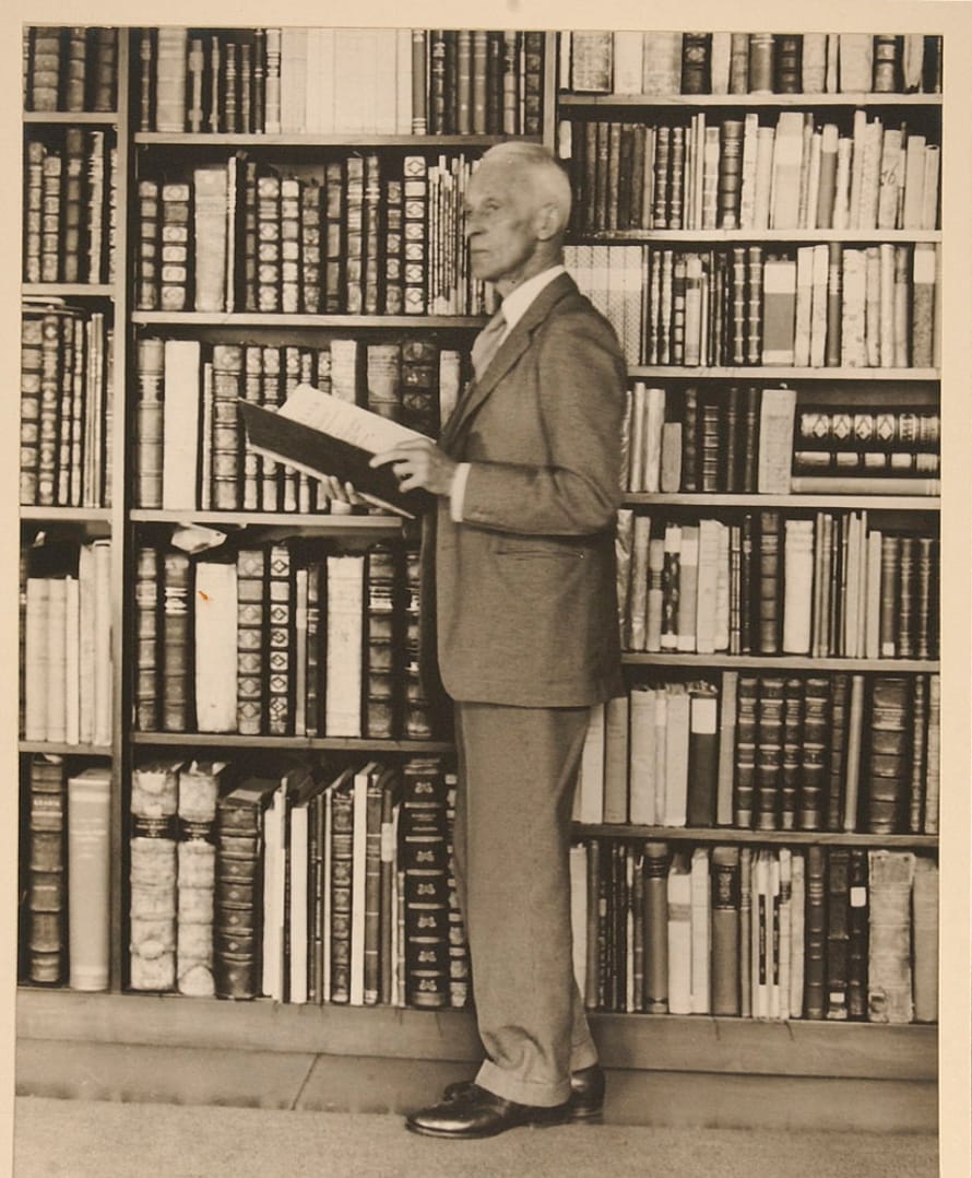  #MedHistory Harvey William Cushing (Father of Modern Neurosurgery) 1869 -1939.- Surgeon, Physician, Writer, Pathologist and Soldier.- Known famously for the Cushing sign, syndrome, reflex, ulcer etc those are the least of his achievements.- Youngest of 10 kidsThread.