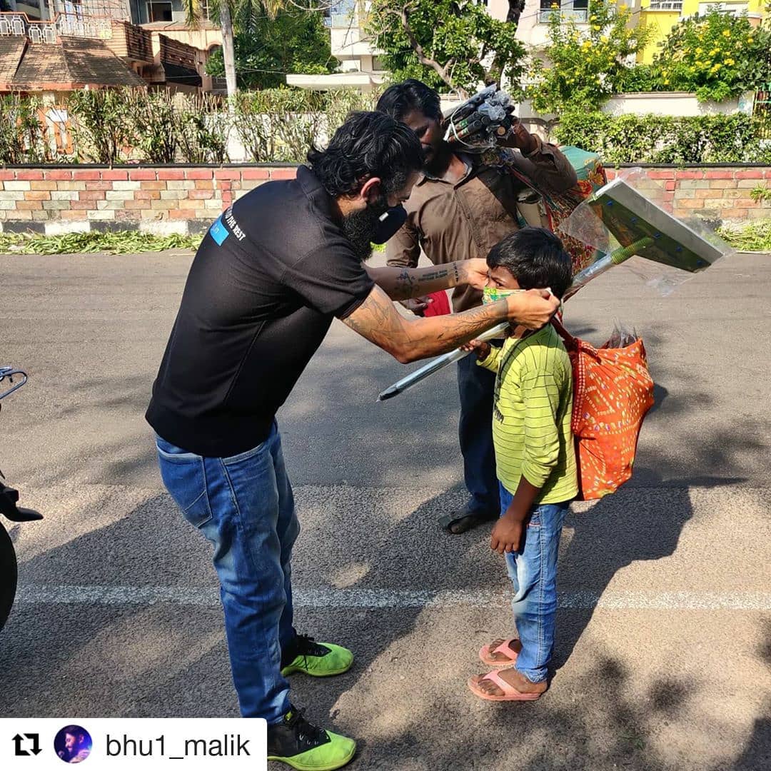 IDF_INDIA's tweet photo. IDF's #ProjectSHAAN in #Kota.
Thanking Chaining Hearts for their assistance.
250 #Masks were given to the #needy
#people around R.K Puram and Dadabari, #Kota.
#maskdistribution https://t.co/giptT3ulmv