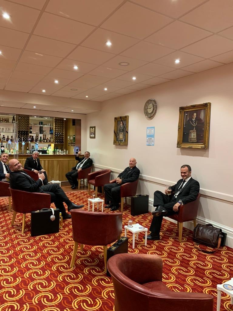 BroGraham3279's tweet photo. Socially distant post lodge refreshments with the Brethren last night at Liberty of Havering 1437 #backtolabour #essexfreemasons https://t.co/OpsJhu1Gjl