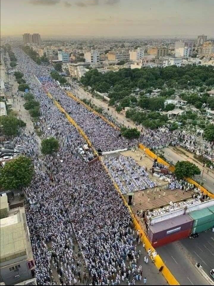 mesumabbasnaqvi's tweet photo. Hum Ashoor Ka Juloos nikaalain to Corona yaad jaata hai...They have a problem when we chant #YaHussain yet no one will bat a damn eye when Sipahe Sahaba crowd the entire city with chants of Shiakafir! #ShiaLivesMatter #ShiaGenocide لعنت اللہ الا لکازبین المنافقین https://t.co/qoJRicdMWO