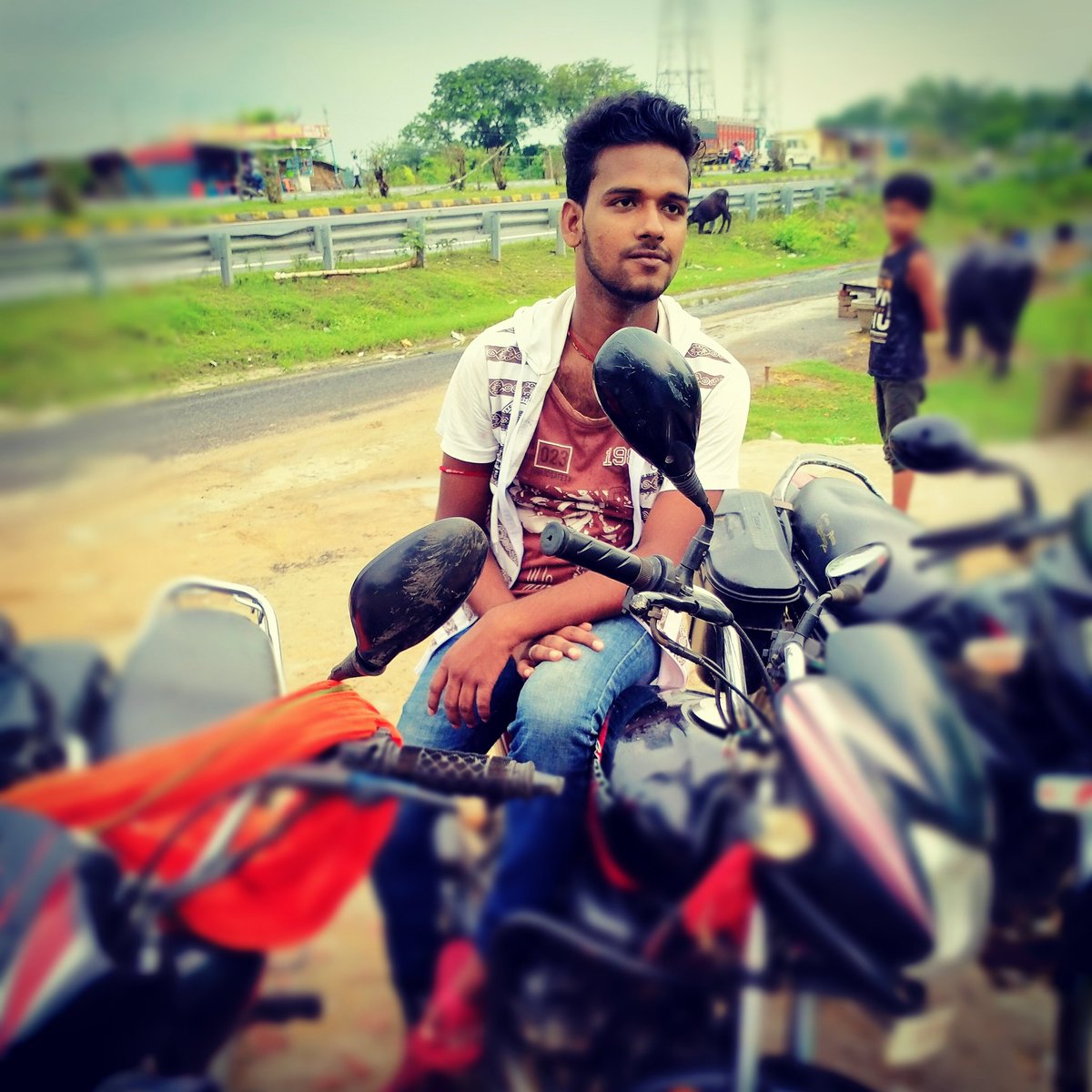 PritamP0852's tweet photo. हम _थोड़ी सी #Style क्या#मारे.. #दुश्मनों की #_आँखे 👀
#बड़ी हो गयी..😲#अभी तो #_Entry 🙋 मारी हैं.. आगे-आगे
#Dekho🔫 #होता हैं क्या❓ https://t.co/mvLbpiH84o