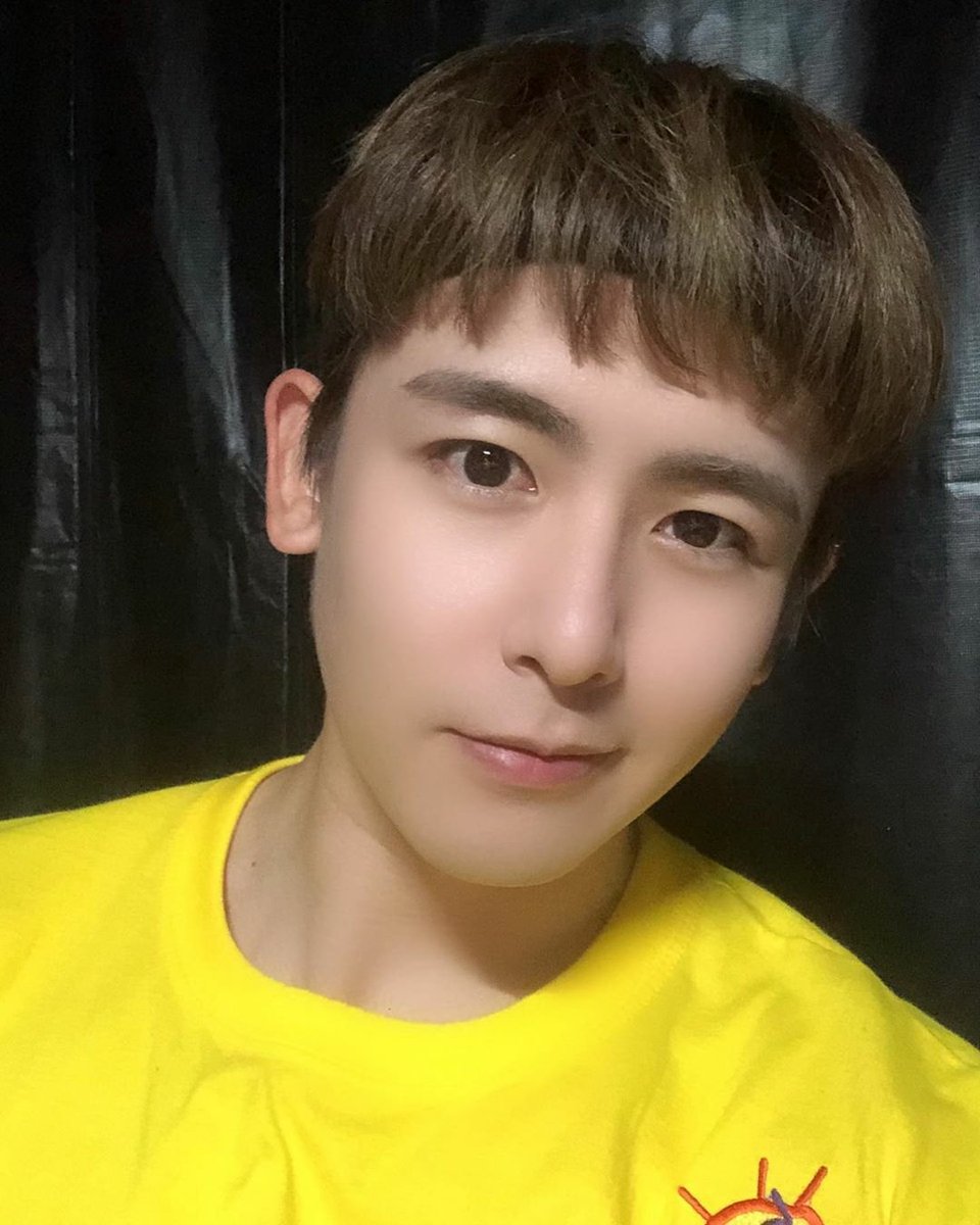 2pmalways's tweet photo. [2PM IG]
It's seems like Nichkhun also brought a dog to the CashBack filming site..!!

#Wing👼
#HeFlyOutFromThePicture
#ItWasHard
#AngleKhun🐨
https://t.co/LpDyvIj6qs

P.s Dog is gae in Korean, and wing is nalgae in Korean https://t.co/K7DA4PfIVY