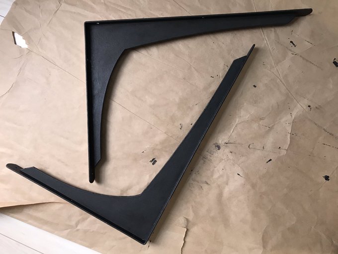 アイアン塗料でブラケットを塗ったらほんとに鉄っぽくなった🥳
「シュペンパンザー」で塗ったよ 