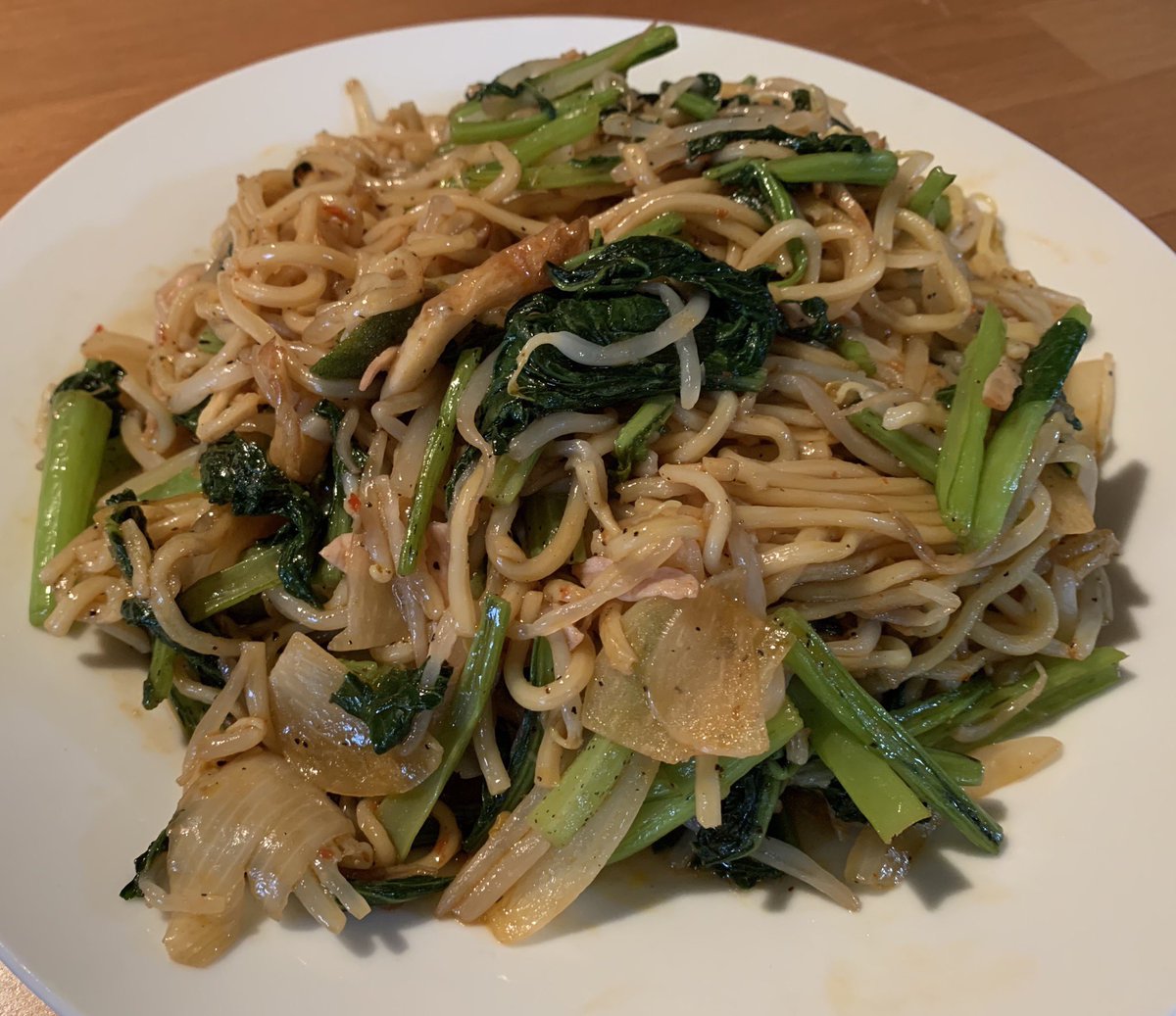 アヒルパン 今日のお昼のまかないご飯 特製焼きそば 余った野菜に竹輪 ハムを加えて ニンニクたっぷり 豆板醤 オイスターソース 焼きそばソースで味付けしました 疲れたカラダにニンニクでパワーアップ Cafepilz カフェピルツ まかないご飯 アヒルパン 今日のお昼のまかないご飯 特製焼きそば 余った野菜に竹輪 ハムを加えて ニンニクたっぷり 豆板醤 オイスターソース 焼きそばソースで味付けしました 疲れたカラダにニンニクでパワーアップ Cafepilz カフェピルツ まかないご飯