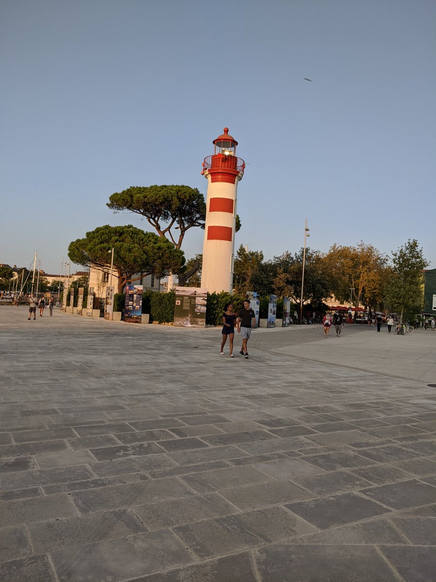 aurelievache's tweet photo. Toutes les bonnes choses ont une fin 😉
En attente dans "l'autocar de la @sncf" pour près de 6h de route/rails ^^
Au revoir La Rochelle et le @jugsummercamp
C'était bien sympa de découvrir cette conf orchestrée de main de maître et de revoir les copains 😀
#JSC2020 https://t.co/WqoovpzMIi