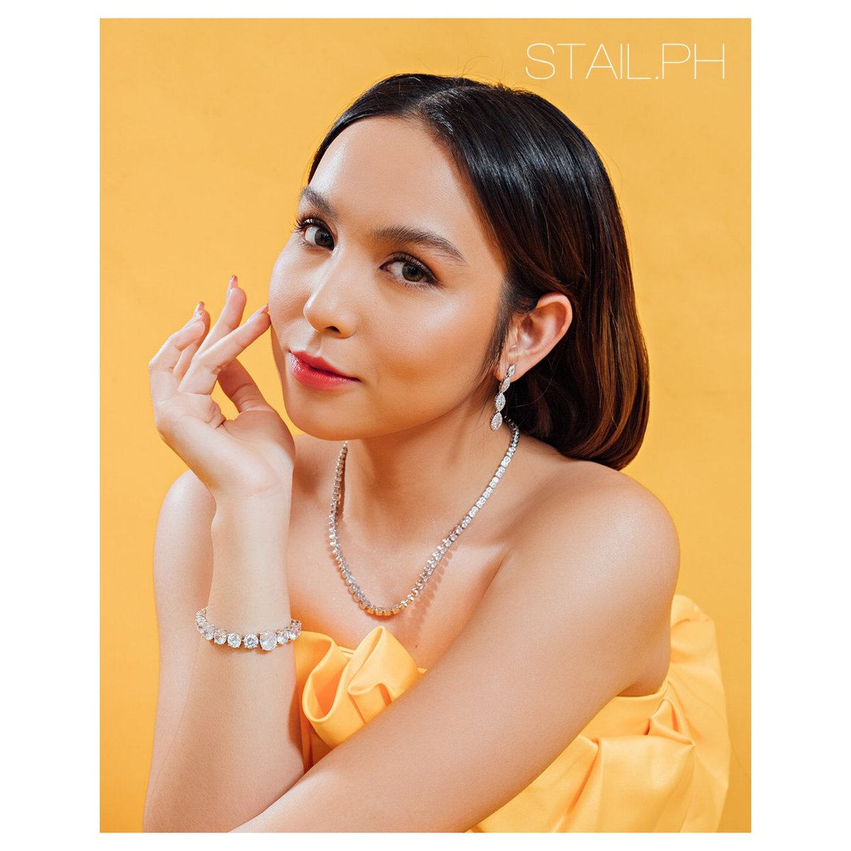 Sparkle_GMA's tweet photo. LOOK: #KylineAlcantara on the cover of this month's @stailmagazineph ✨ #STAILPHxKylineAlcantara

Read the full story on https://t.co/RnN7q1hFJx! https://t.co/IG5yUE2qfa