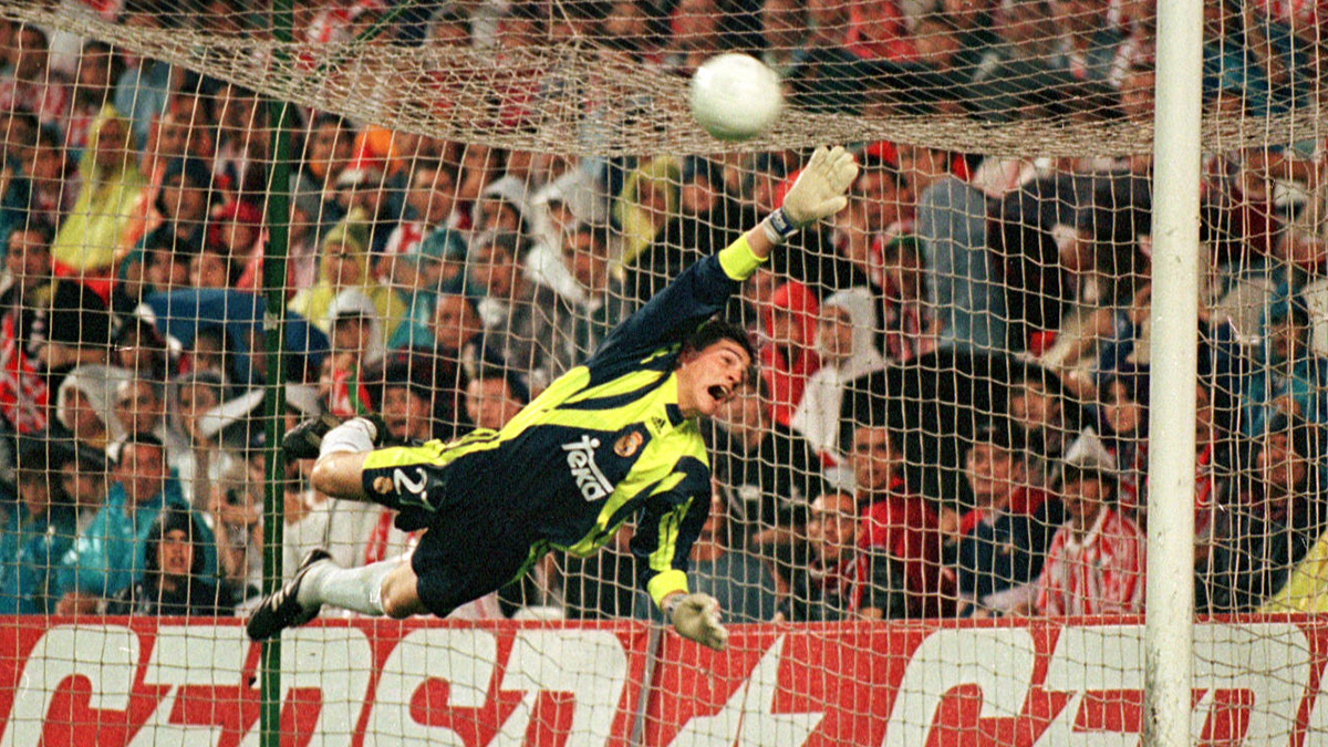 🌟 The beginning of a legend...
📅🙌⚽ #OTD in 1999, <a href="/IkerCasillas/">Iker Casillas</a> made his @RealMadrid debut!
#RMHistory | #HalaMadrid