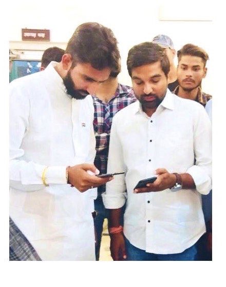Devendrachechi's tweet photo. आवाज उठी है राजस्थान से बड़ी दूर तक जाएगी.... राजस्थान के युवाओं के संघर्ष की गाथा बतलाएगी ..
हमारी माँग है कि यूनिवर्सिटी की ऑनलाइन एग्जाम हो व ACF एग्जाम पोस्टपोन करे राजस्थान सरकार..
छात्रों की लड़ाई के दो शेर @AbhimanyuP00NIA @AnilChopraINC
 #Rahul_Ji_Help_Raj_Students https://t.co/ydaMhGDpDq