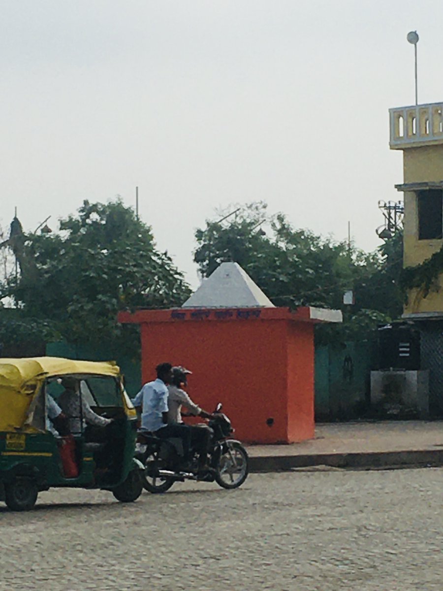 and within the walls of this power station a temple was built by its employees, now this temple can been seen on the pedestrian walk. Since the time of development of Husainabad Heritage Zone (2016-17) the boundary wall of power station was demolished to widen the road. 4