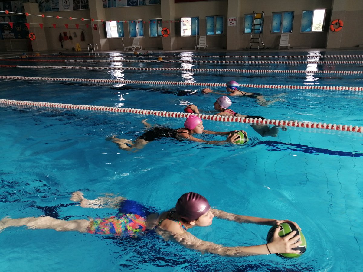 yzcogzM's tweet photo. Zeferin büyüklüğü, mücadelenin zorluğu ile ölçülürmüş.
Tüm zorluklara rağmen çalışmalarımız haftasonu da devam ediyor..
🤽‍♀️🇹🇷🤽‍♂️
#maske #mesafe #temizlik 
@kasapoglu
@mehbaykan
@Muhsinozdemir50
@alisahin5151
@SutopuFed
@GSB_Nevsehir https://t.co/4rwMZuYUNZ https://t.co/tOZJgalC0K