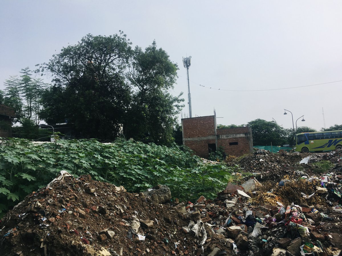 by the residents of Lajpat Nagar as dumping ground and also as a Bus parking stand. The Company Bagh flyover is also being built on the Husainabad Trust’s land and it is not recorded anywhere how this land was acquired by Setu Nigam from the Husainabad Trust. 10