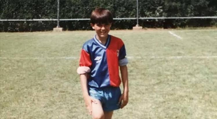 The fact that’s unknown to a lot of people is that the Spaniard’s footballing career was actually close to ending before it could even start as he had suffered a femur injury at the age of 4. Spain was about to lose a gem and watch him become an electrician instead.