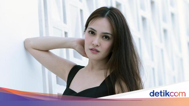 tiffany91198's tweet photo. Kontroversi Shandy Aulia di Luar Pengakuan Jalani 2 Agama https://t.co/mFei2c7r0b #erickout https://t.co/TGRL3YGR6c