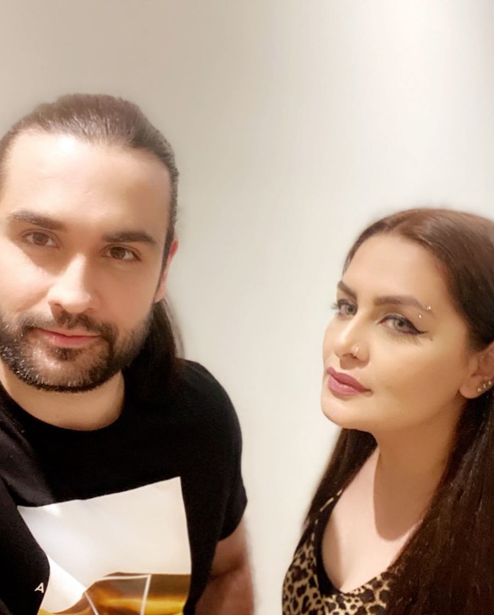 manishadmg12's tweet photo. A part from the conversation !! 

🤔
So he is back in India !! 😯 https://t.co/crT9cgqxac