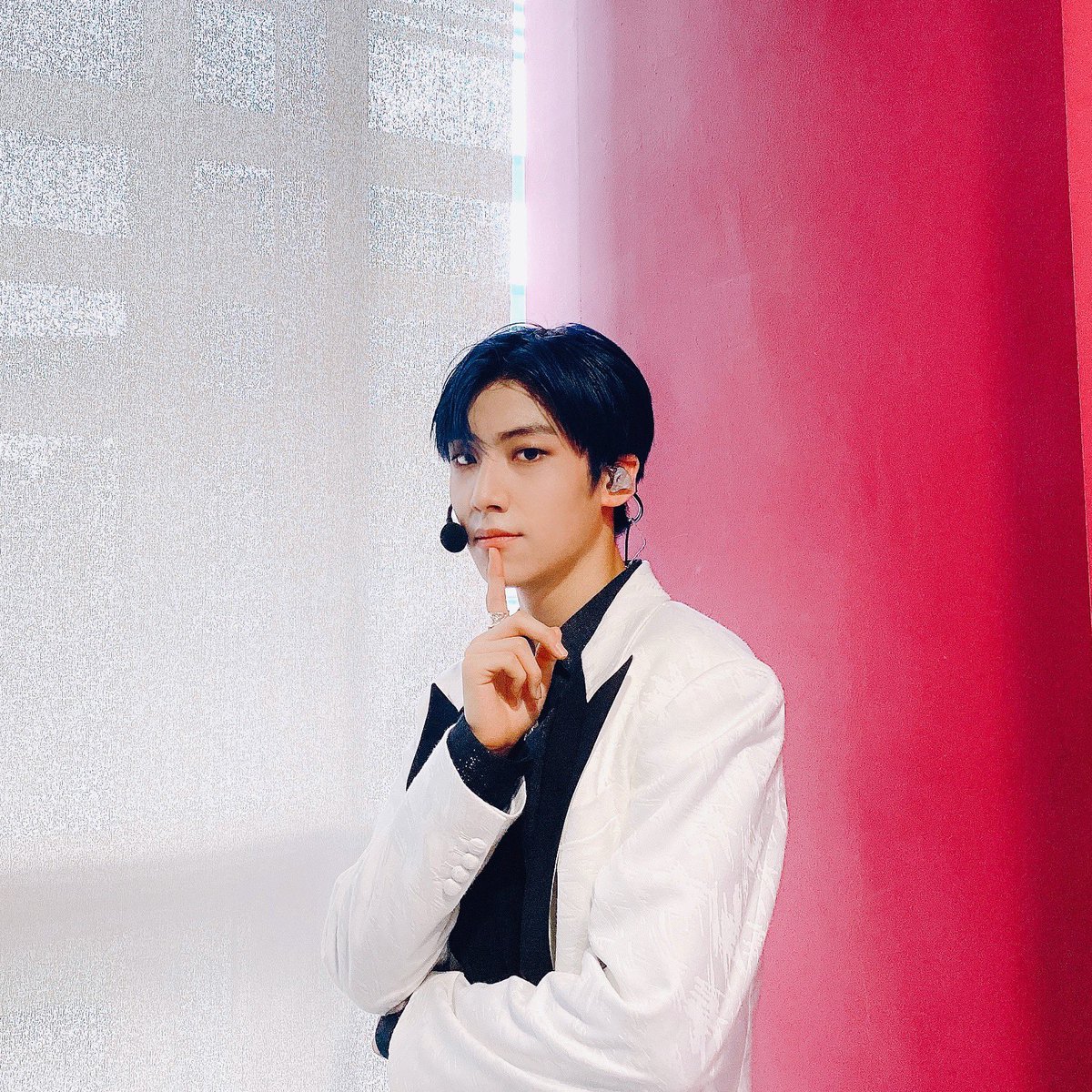 LES_BNM's tweet photo. [#이은상]

은상이를 닮은 꽃🌻
오늘 #쇼음악중심 출석체크 완료!

#LeeEunSang #BeautifulScar #브랜뉴뮤직 #BRANDNEWMUSIC https://t.co/aJbP03kYKe