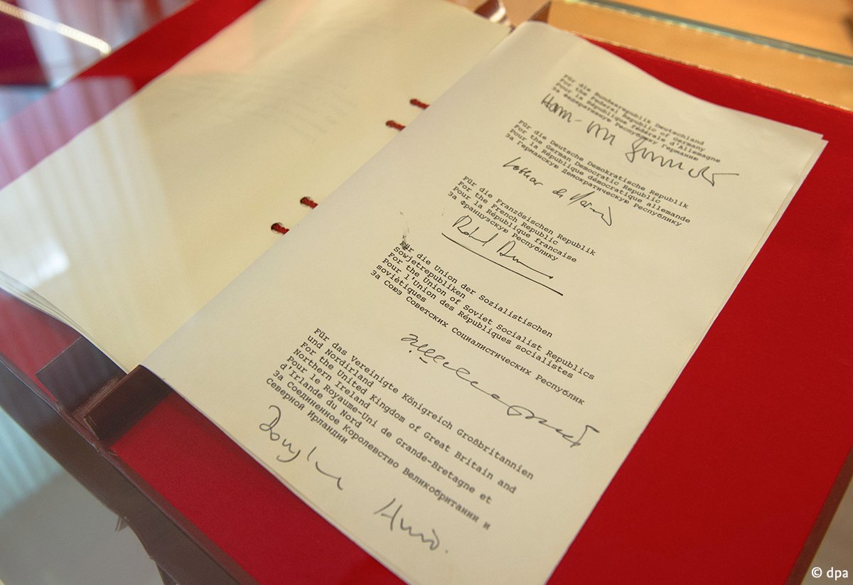 GermanEmbassy's tweet photo. 30 years ago #onthisday, the 2+4 Treaty was signed by East and West Germany, and the four allied powers, paving the way to German unity.
Considered a triumph of diplomacy, the unresolved issues regarding Germany’s status under international law were settled by peaceful agreement. https://t.co/nqJPyzwkec