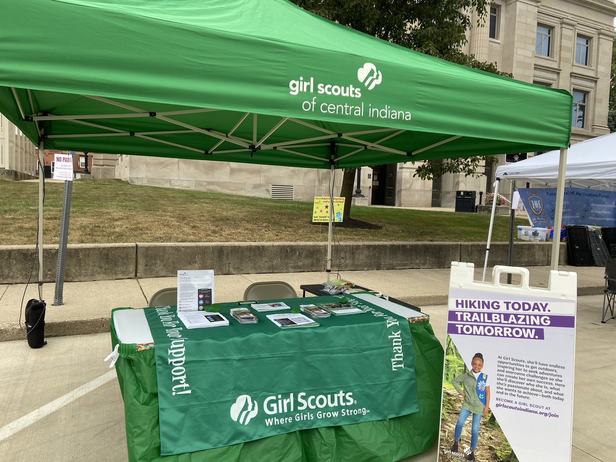 If you are looking for something to do today and tomorrow. Stop by the Tri Kappa Fair on the Square in @DanvilleIndiana. 9-6 today and 10-4 tomorrow. Volunteers and staff will be there promoting Girl Scouts and doing a fun activity. Stop by and say hello!