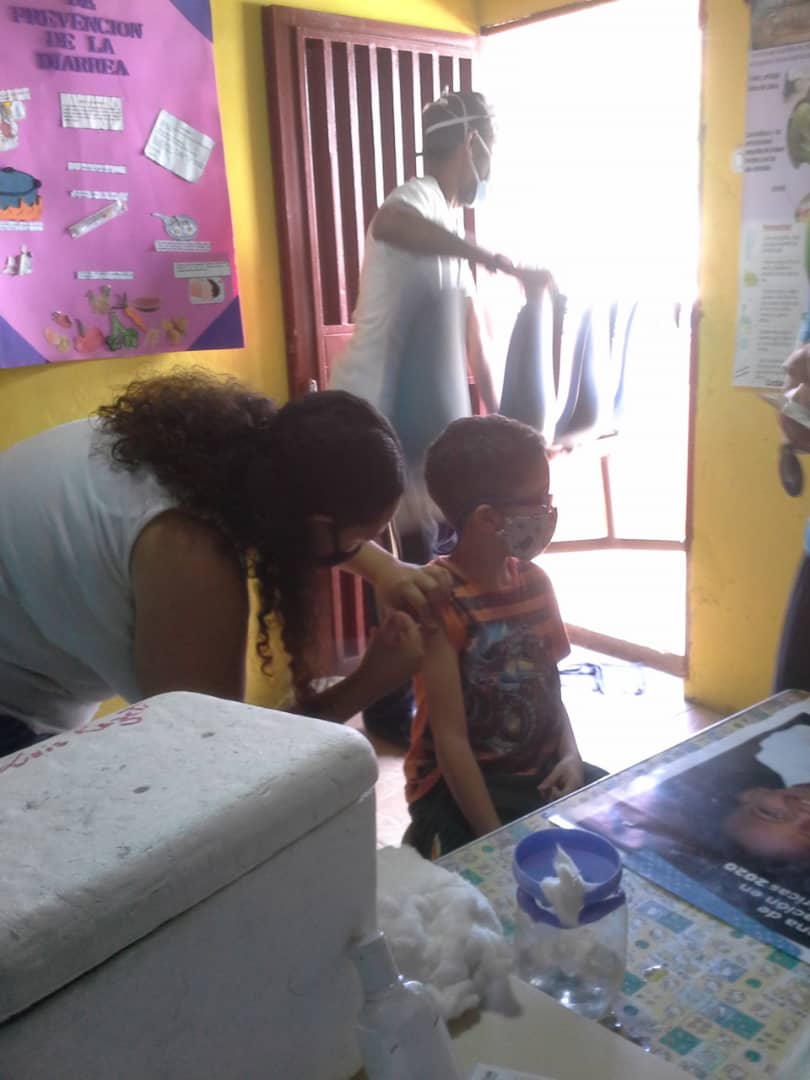 En #Caricuao
Se realizó jornada de vacunación en el sector @silvinoperez12 gracias a las políticas implementadas por el gobierno Bolivariano.
#ElBloqueoNosFortalece
@ApcCaricuao_
@dcabellor
@VenVamosJuntos
@PartidoPSUV
@SierraCarlosVEN
@aleman72psuv
#VenceremosElBloqueoPetrolero