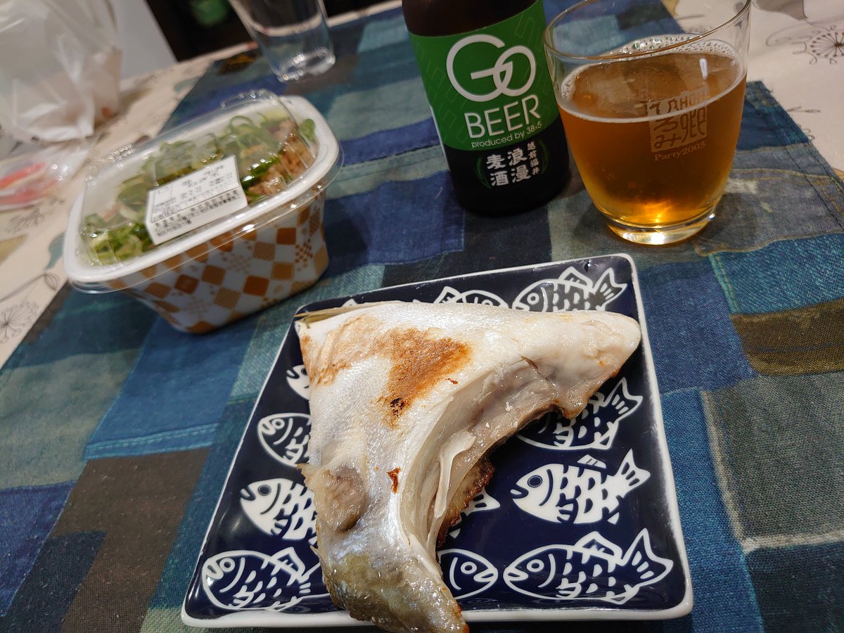 PIEthmWQVBSE9Ju's tweet photo. 今日は手抜きの夕食。。
そして…🧡💜💙💚💗
#GObeer https://t.co/QTyWHTEA5I