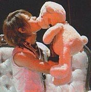 kiskkisss's tweet photo. チャンカパーナを踊らないどころか最後にマイクスタンドを逆さに抱えてたで話題の上田くんだけど、10年程前は上田くんもあざと可愛い好青年でした。甘栗天使のマウピまた見たいです https://t.co/aDaNCCUJ88
