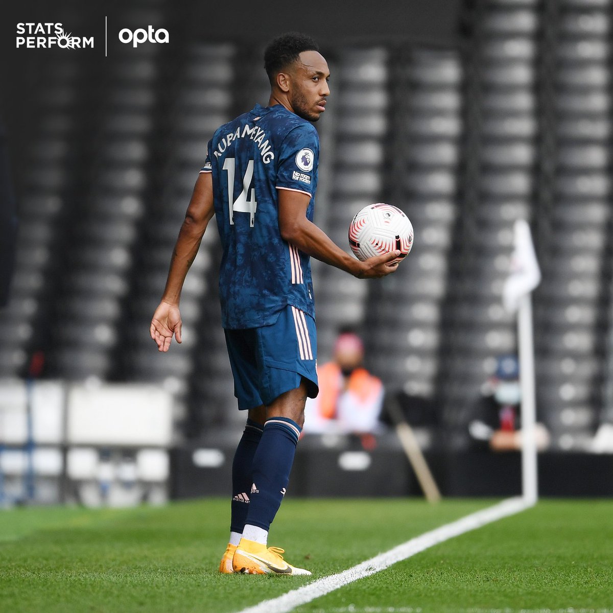 Optajoe No Twitter 2 Pierre Emerick Aubameyang Is The First Player To Score On Md1 In Consecutive Premier League Seasons For Arsenal Since Robert Pires In 2003 04 2004 05 Leader Fulars Https T Co Mrixbxqopo