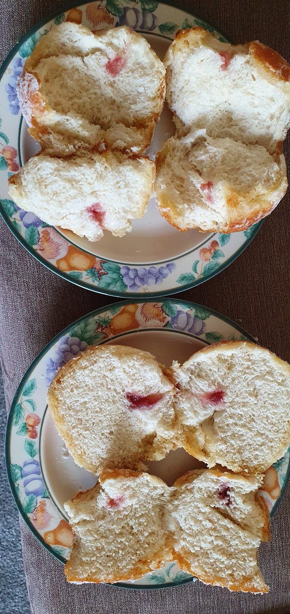 Neil Saunders tweet media