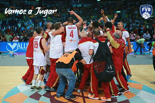 FVBbasketball's tweet photo. Tras lograr el boleto a los Olímpicos Río 2016 #LosGuerreros se vieron en la final a @cabboficial y derrotaron a la albiceleste 🇻🇪7️⃣6️⃣-7️⃣1️⃣🇦🇷 para lograr por primera vez el campeonato de América 🏆 ¡Gracias muchachos! Ustedes marcaron el camino #JuntosSomosMas… https://t.co/60VxE48e6E