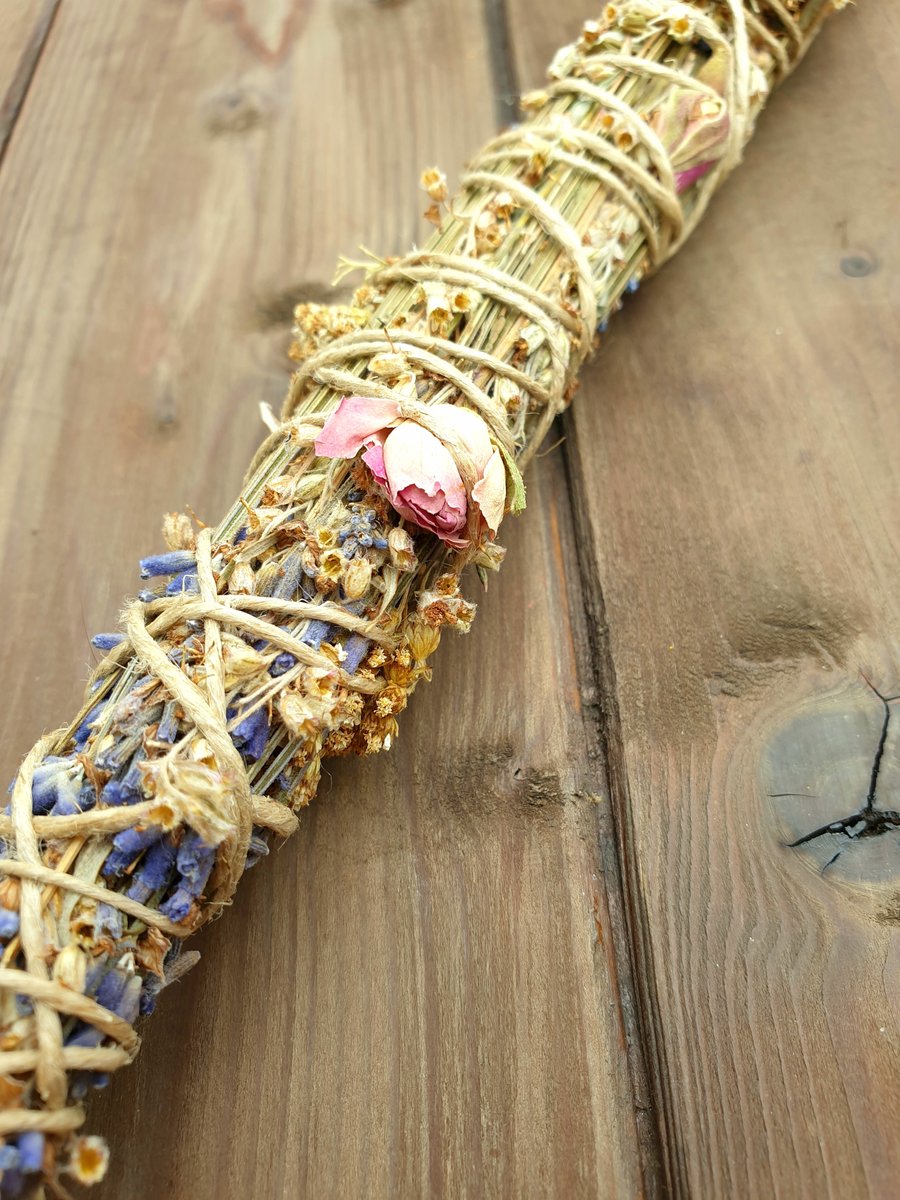 EarthwiseHerbs's tweet photo. Herbal smudge sticks with raw amethyst crystal. Everyone has their own way to cleanse house either with incense or essential oil diffuser. 

Smudge sticks avalable from https://t.co/SZHIT6LHtf https://t.co/tuZ2vvzTiL